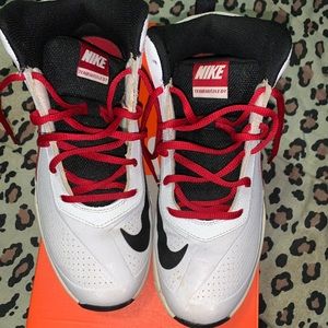 Nike sneakers. Big kid Size 7